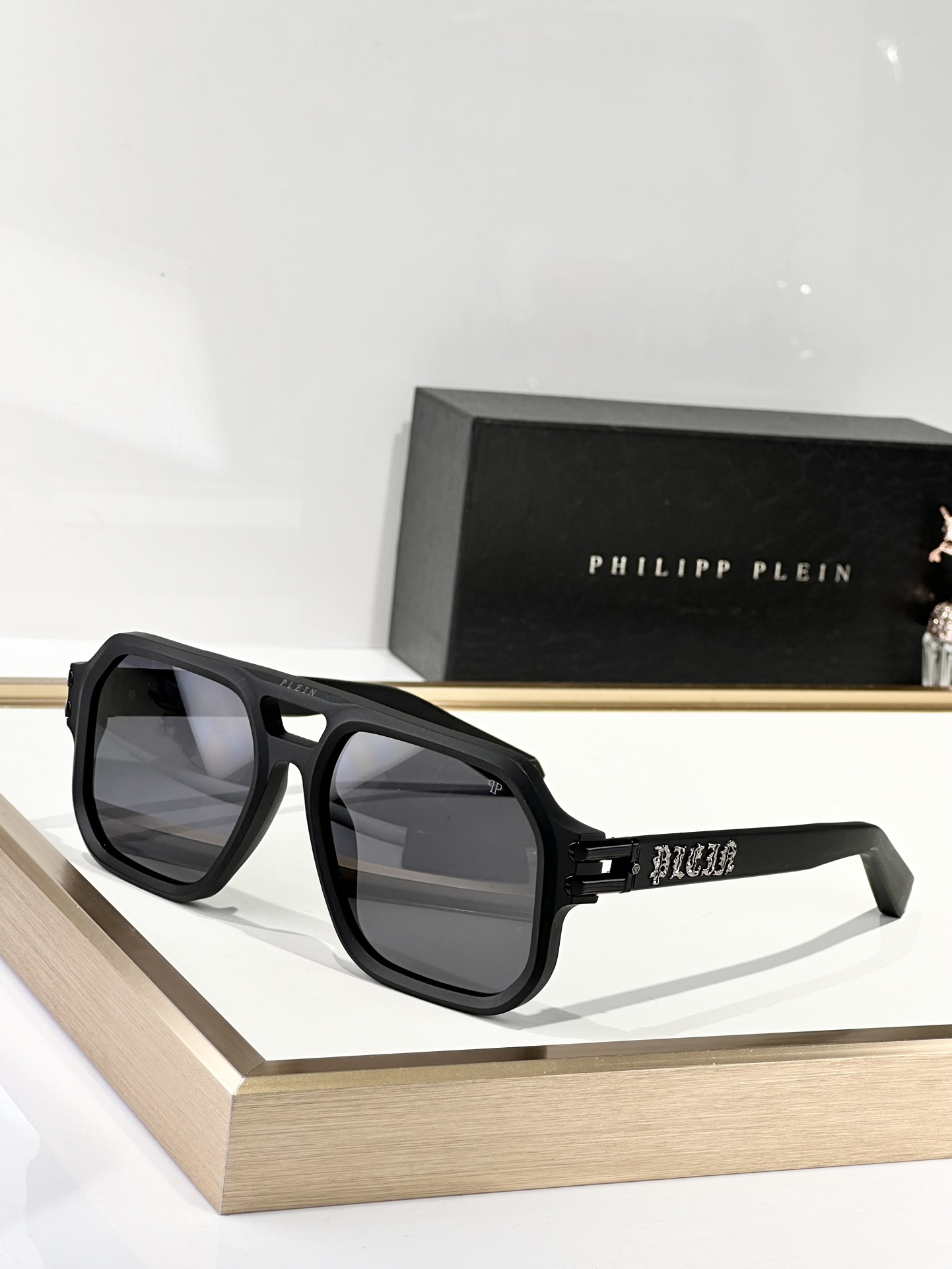  PhiliPPPlein
Model：SP
Size：57口22-145

