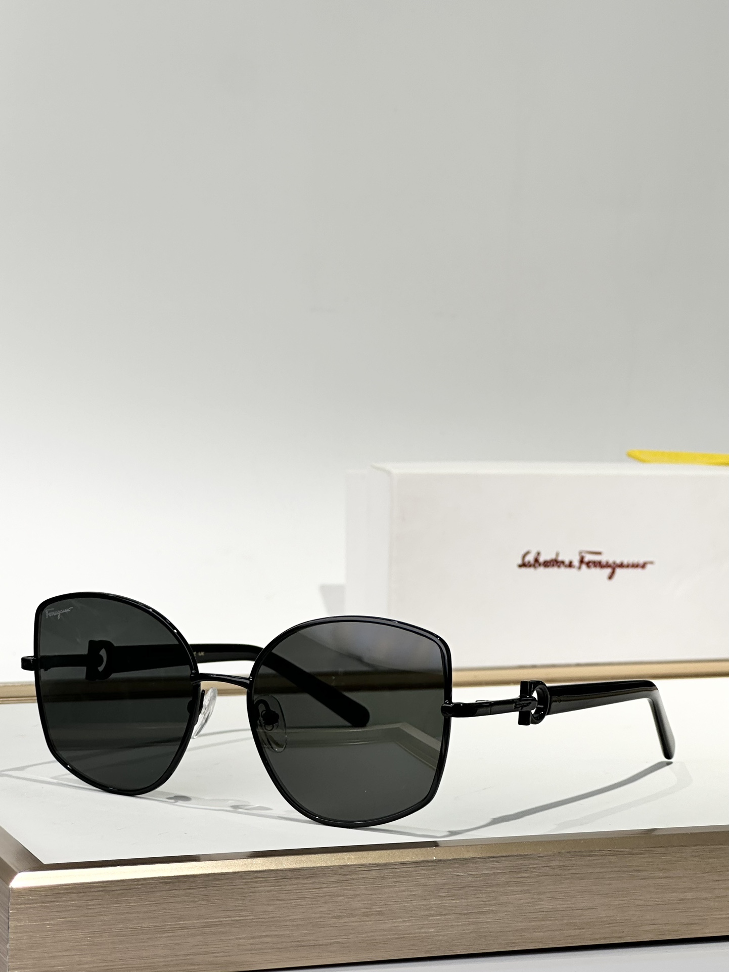  Salvatore ferragam* 
MOD：SF304S
SIZE：58口18-140  
