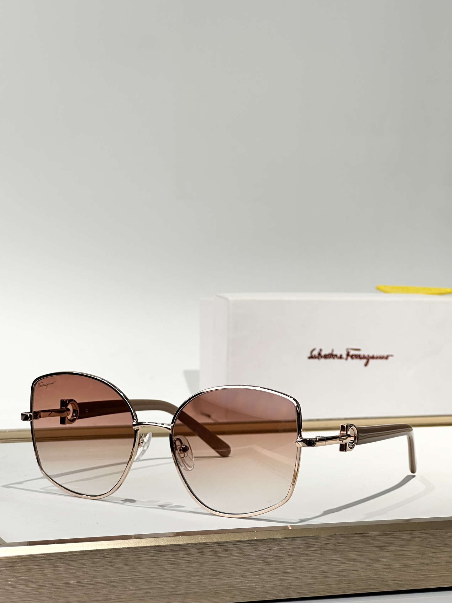  Salvatore ferragam* 
MOD：SF304S
SIZE：58口18-140  
