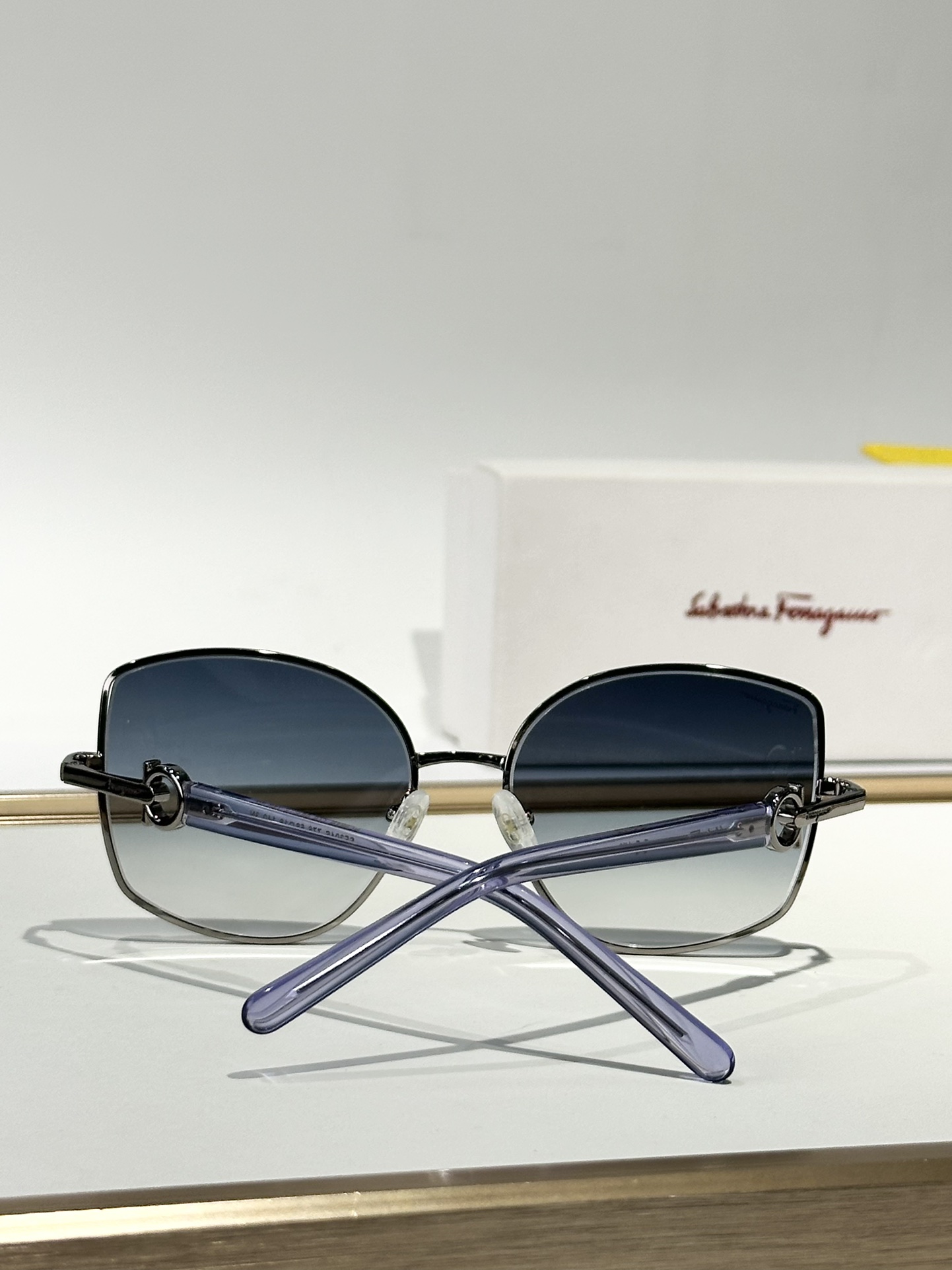 Salvatore ferragam* 
MOD：SF304S
SIZE：58口18-140  
