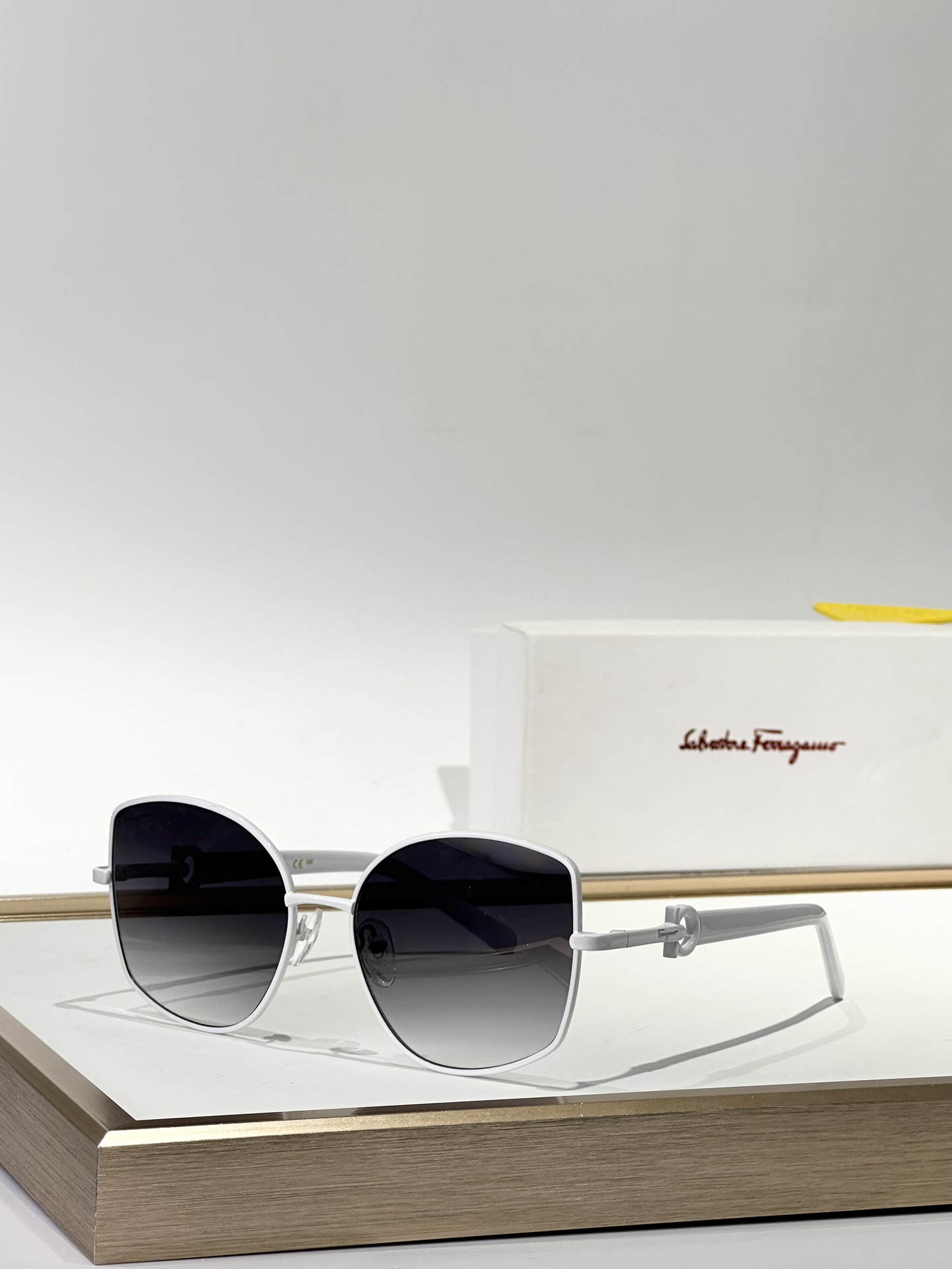  Salvatore ferragam* 
MOD：SF304S
SIZE：58口18-140  
