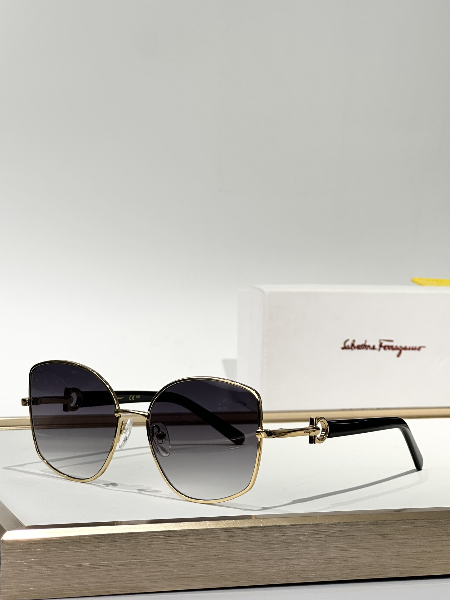  Salvatore ferragam* 
MOD：SF304S
SIZE：58口18-140  
