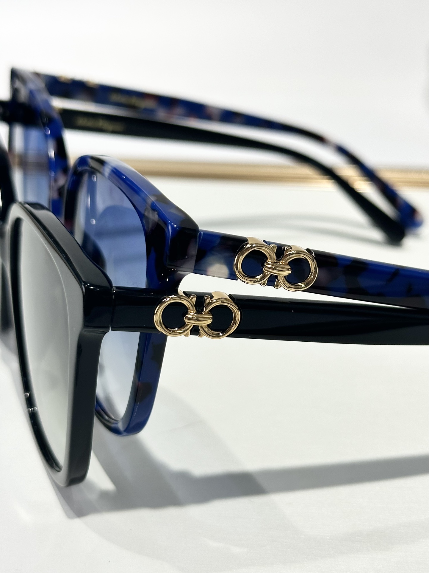  Salvatore ferragam*
MOD：SF1092S
SIZE：56口17-140
