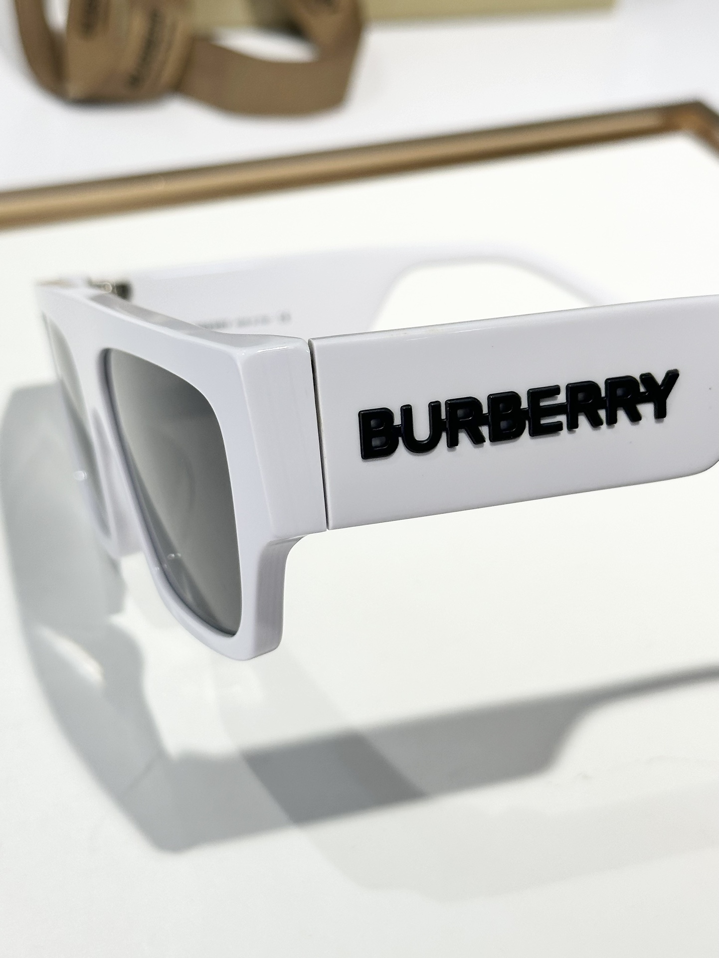  BURBERR* 
MOD：BE4397U
SIZE：56口18-145
