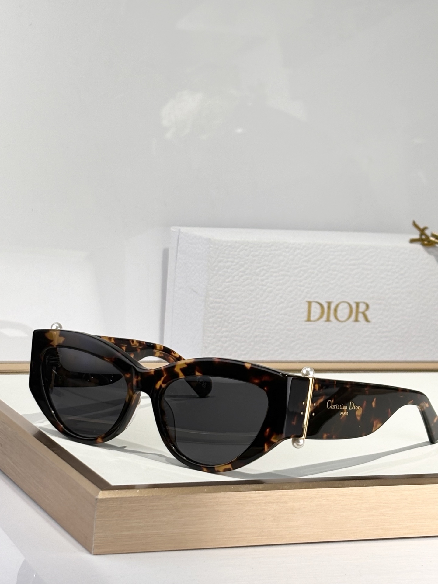  DIOR
Diortribales B1F
Size：57口17 135

