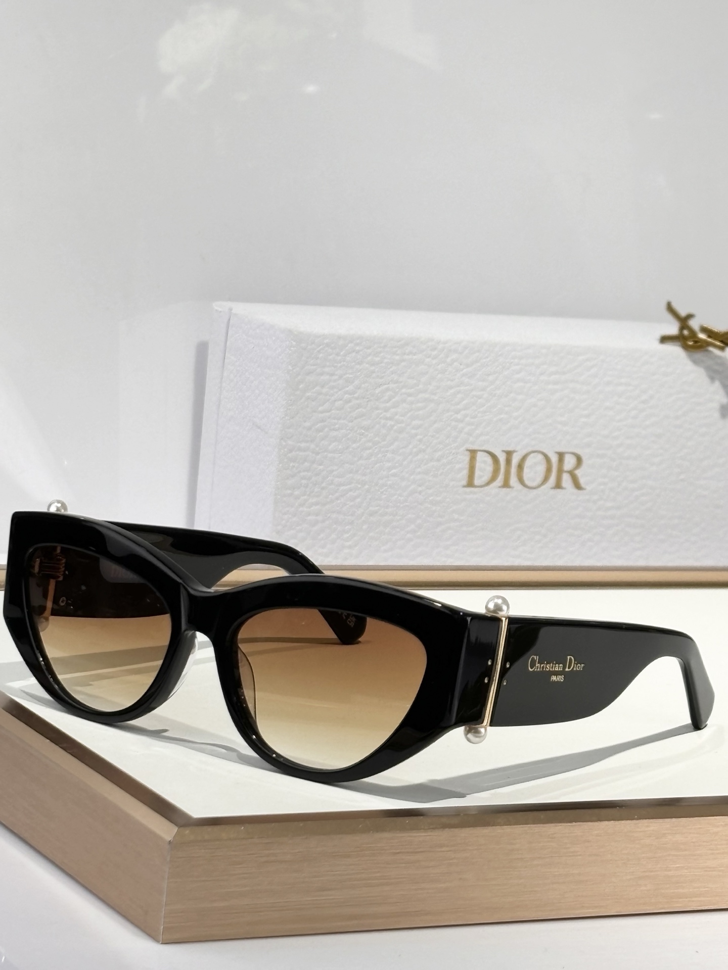  DIOR
Diortribales B1F
Size：57口17 135
