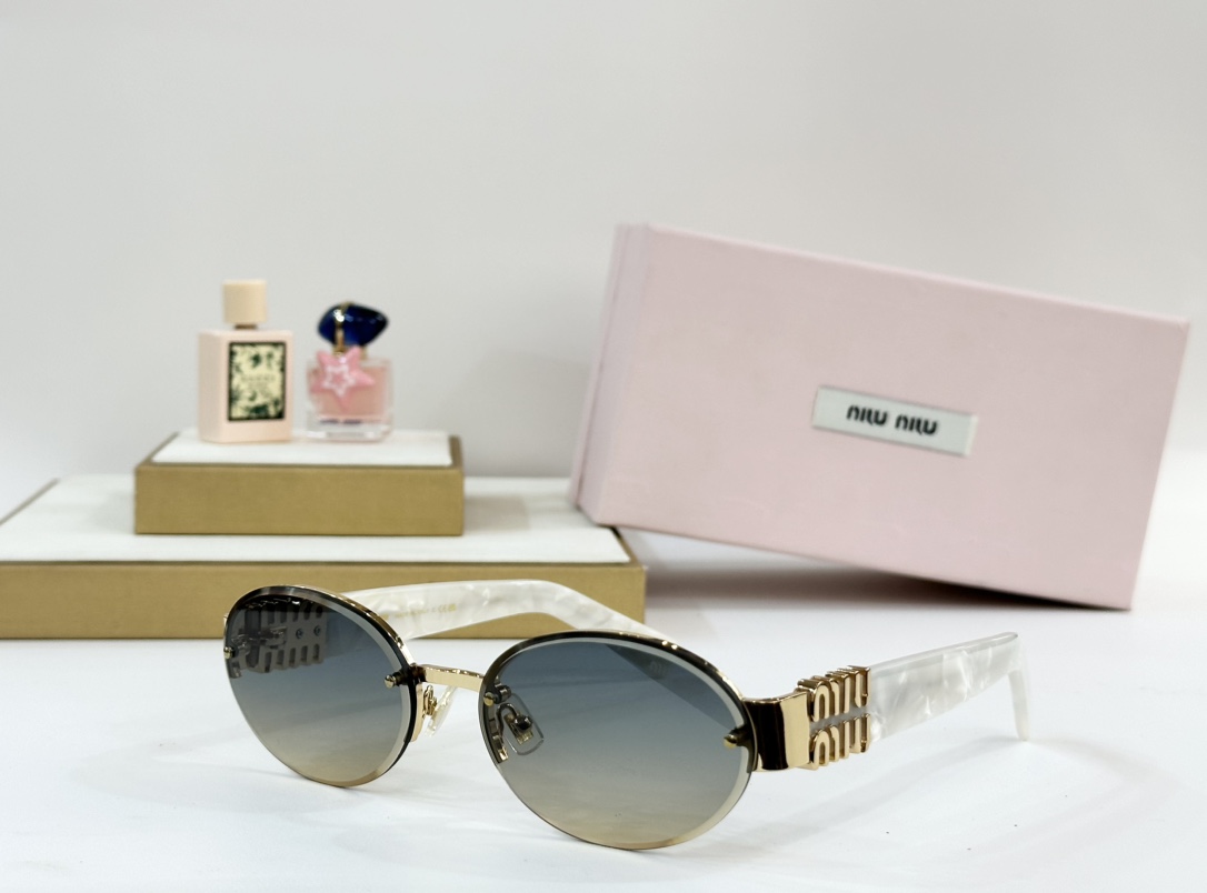  MIU MIU
MOD：MU 119AV
Size：60口18 140
