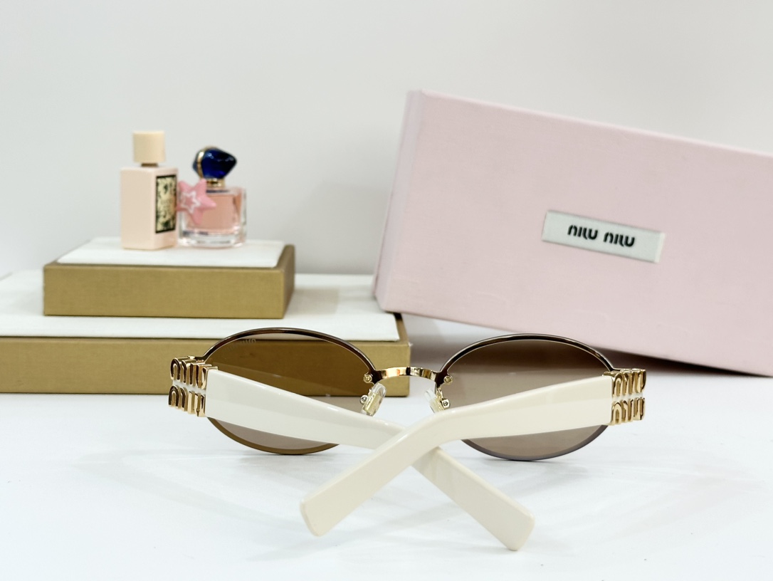  MIU MIU
MOD：MU 119AV
Size：60口18 140
