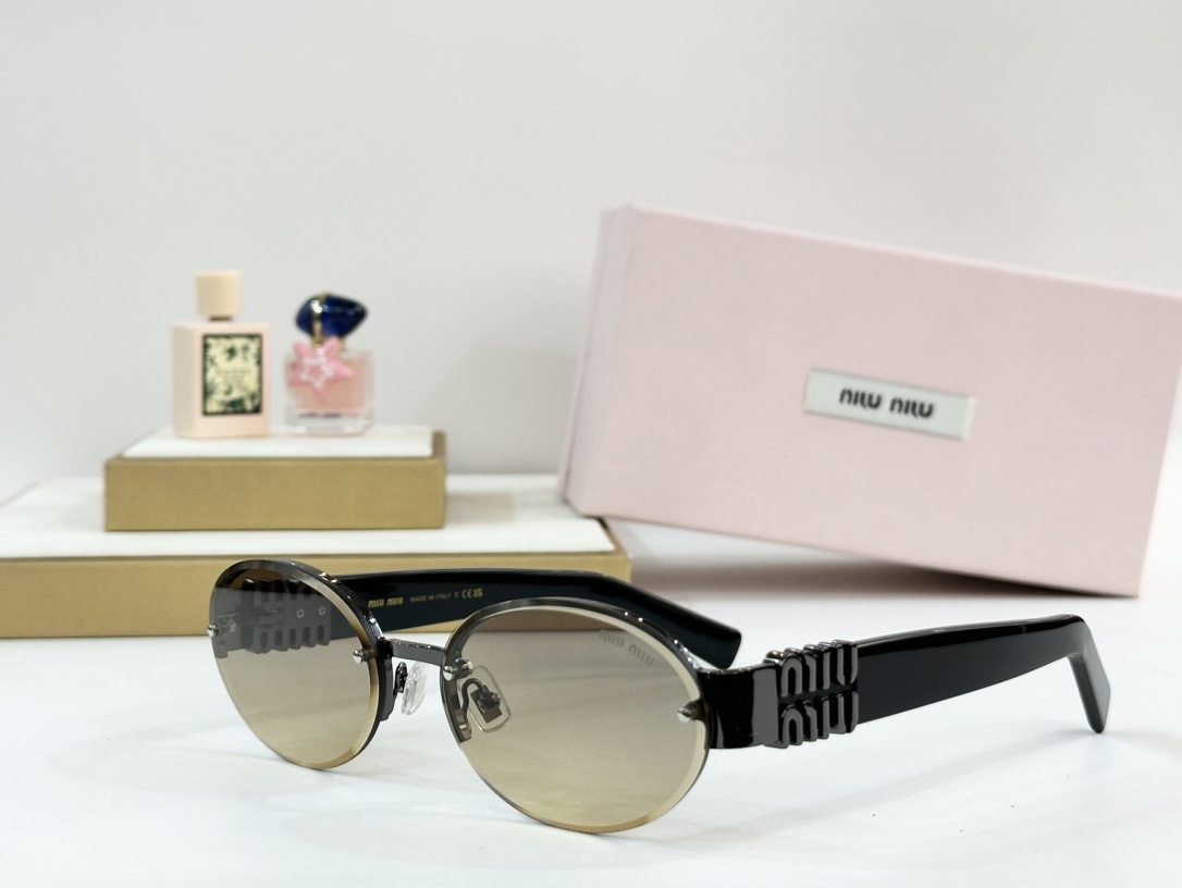  MIU MIU
MOD：MU 119AV
Size：60口18 140
