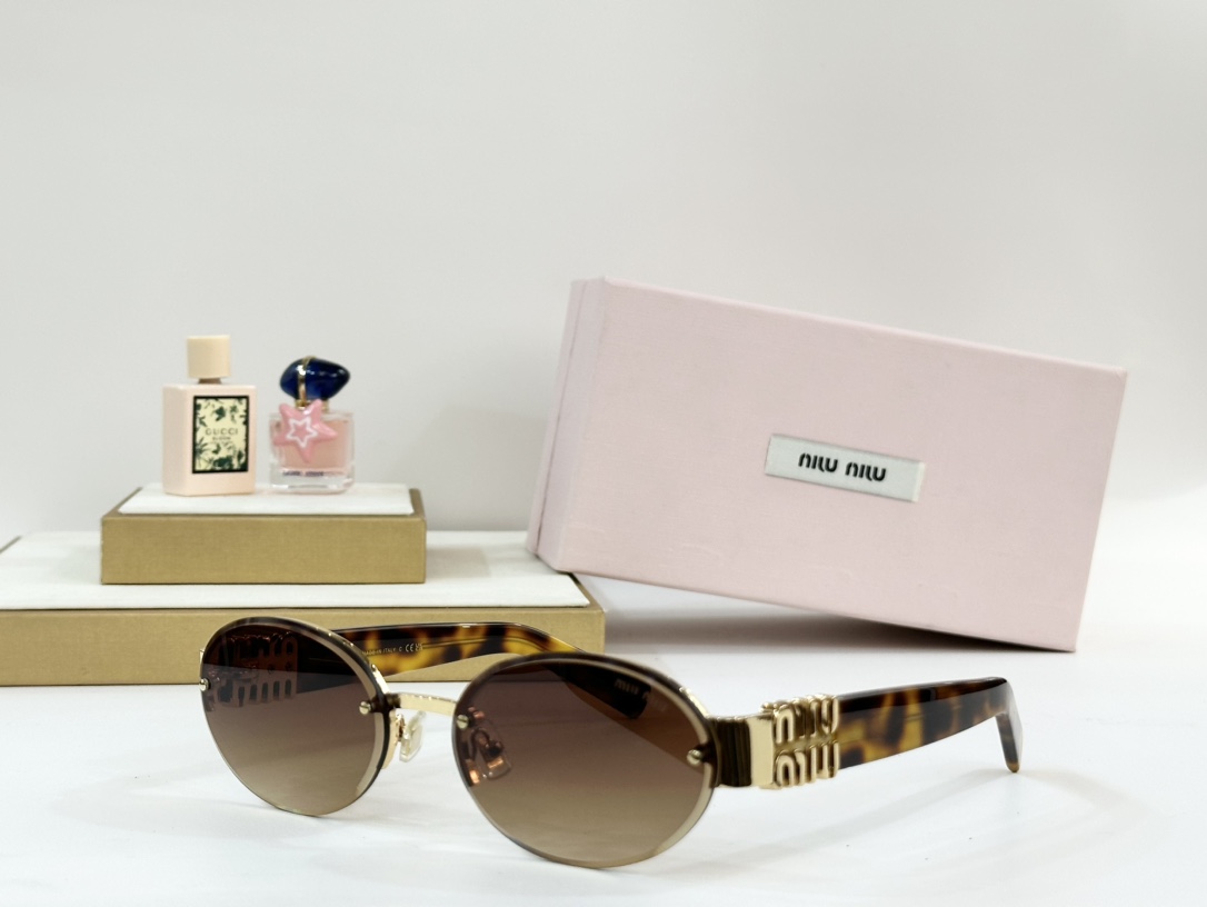  MIU MIU
MOD：MU 119AV
Size：60口18 140
