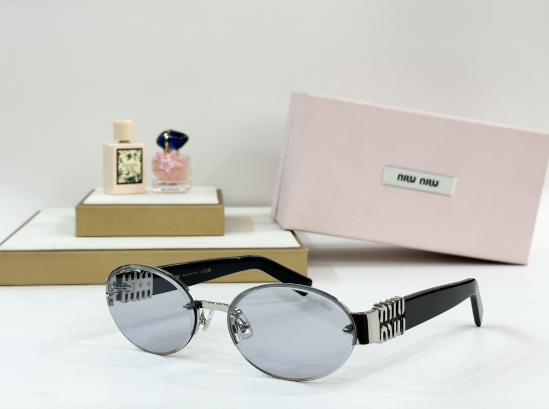  MIU MIU
MOD：MU 119AV
Size：60口18 140
