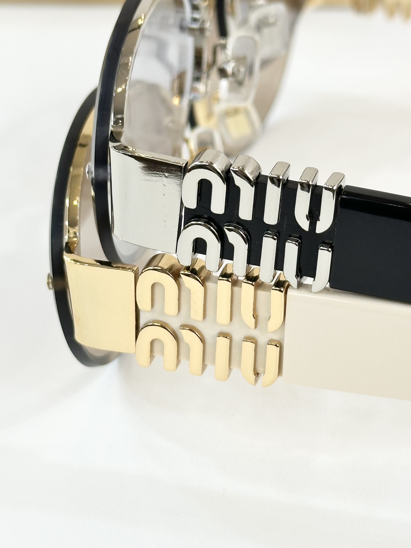  MIU MIU
MOD：MU 119AV
Size：60口18 140
