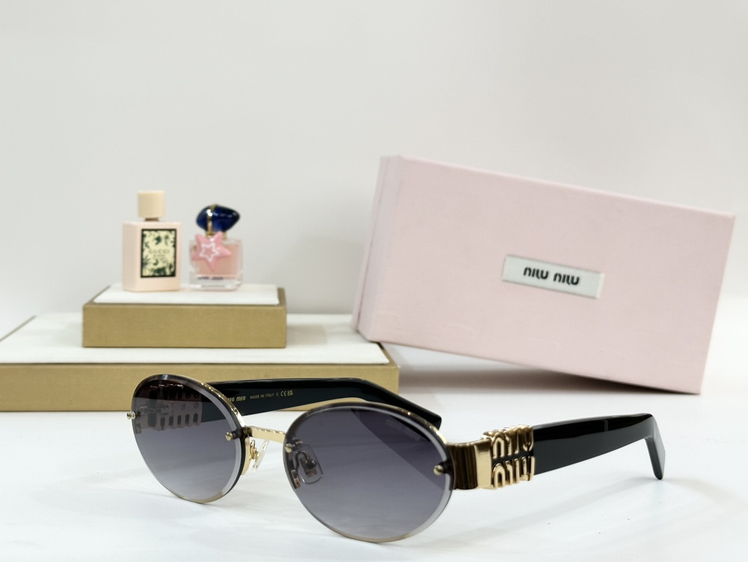  MIU MIU
MOD：MU 119AV
Size：60口18 140
