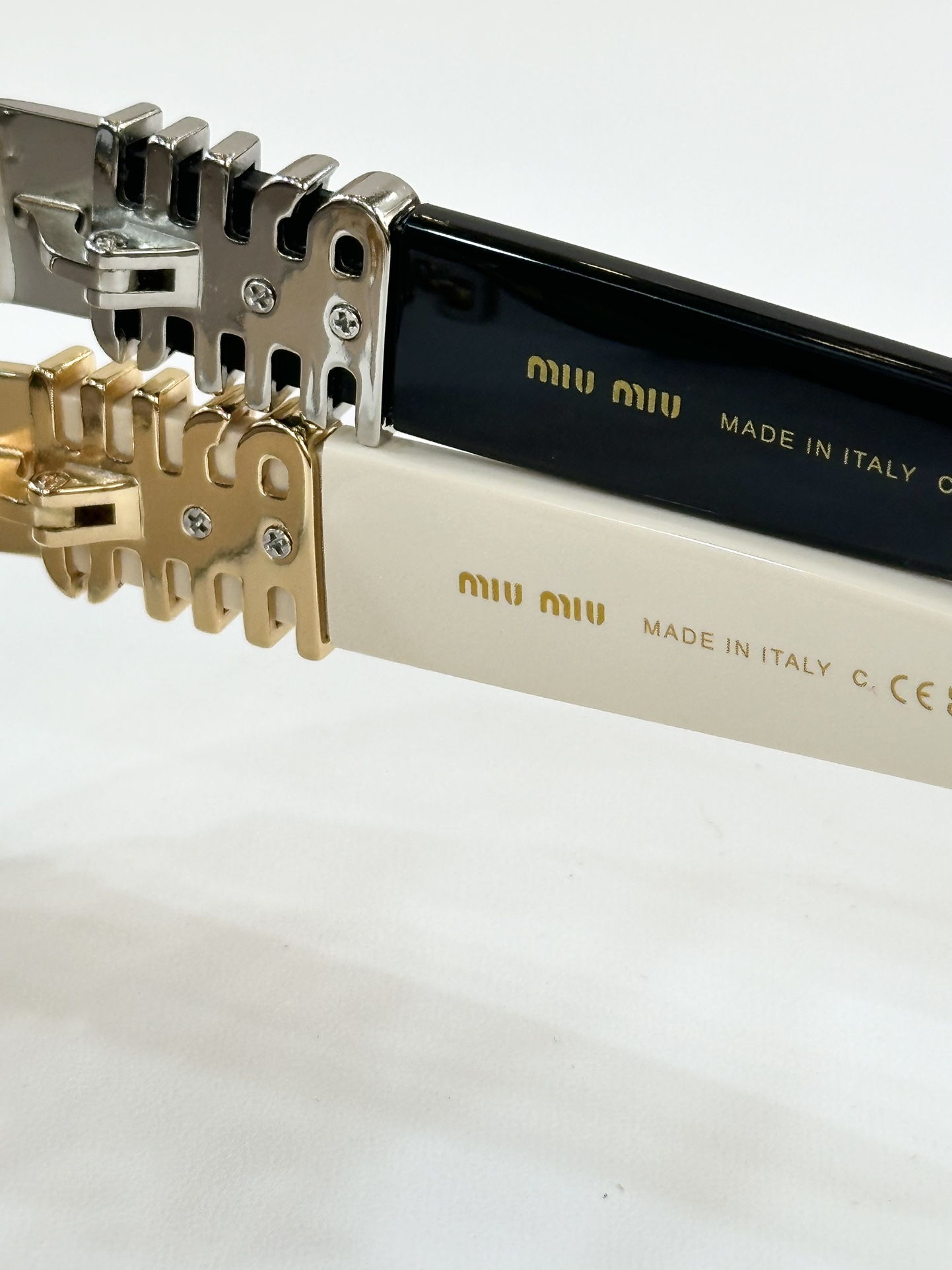  MIU MIU
MOD：MU 119AV
Size：60口18 140
