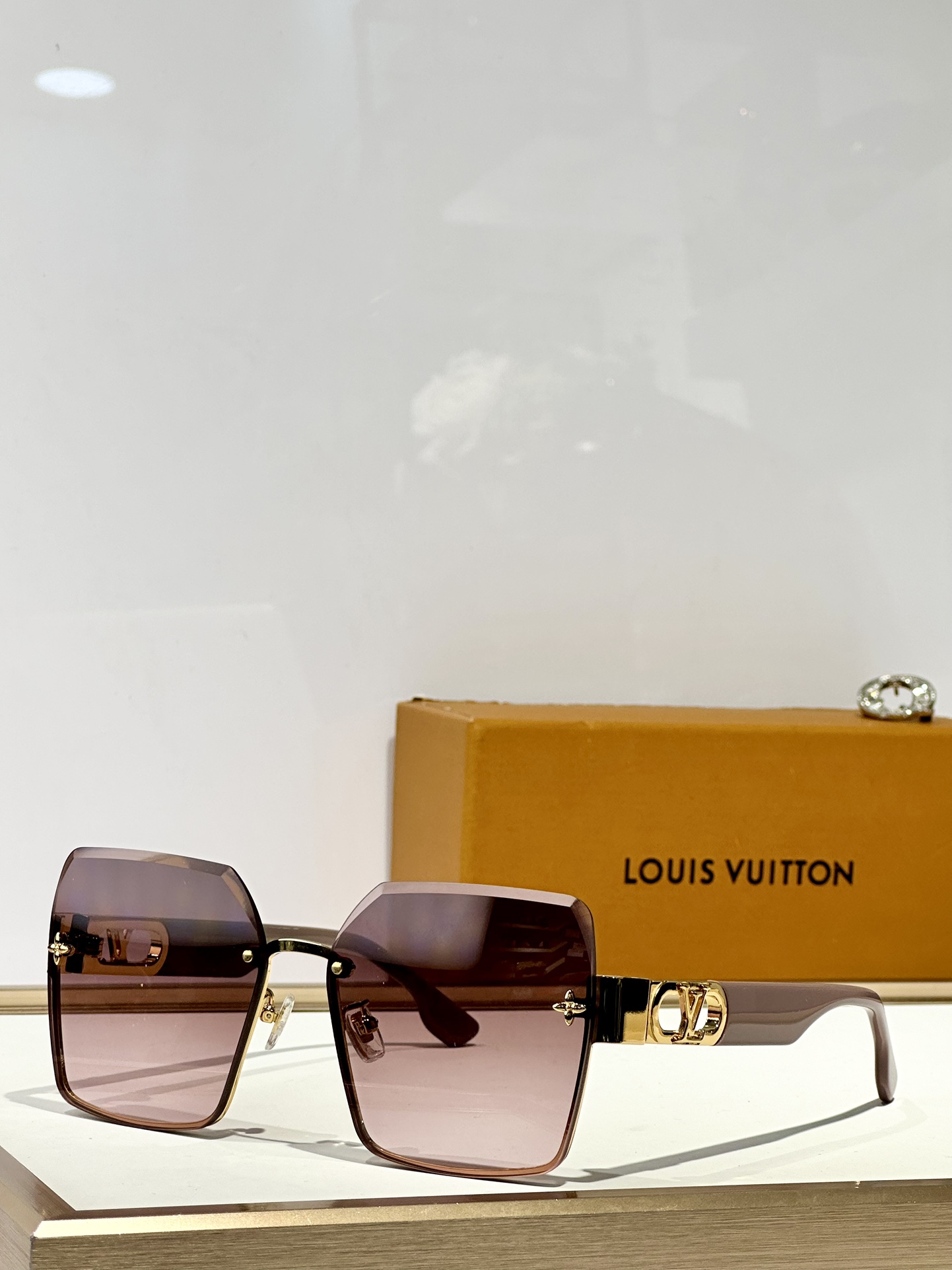  LOUIS VUITTO* 
MODEL：Z1723E
SIZE：57口17-145
