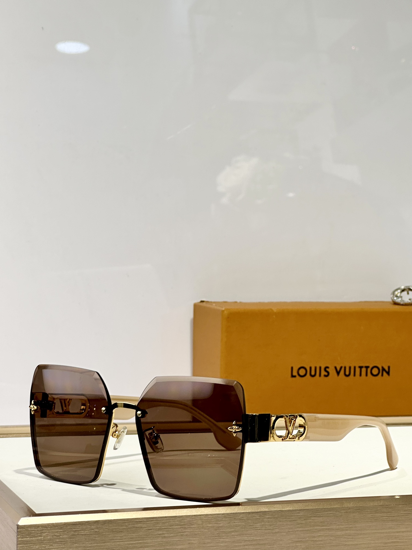  LOUIS VUITTO* 
MODEL：Z1723E
SIZE：57口17-145
