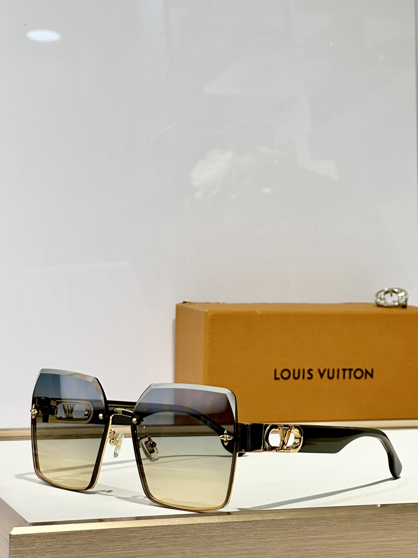  LOUIS VUITTO* 
MODEL：Z1723E
SIZE：57口17-145
