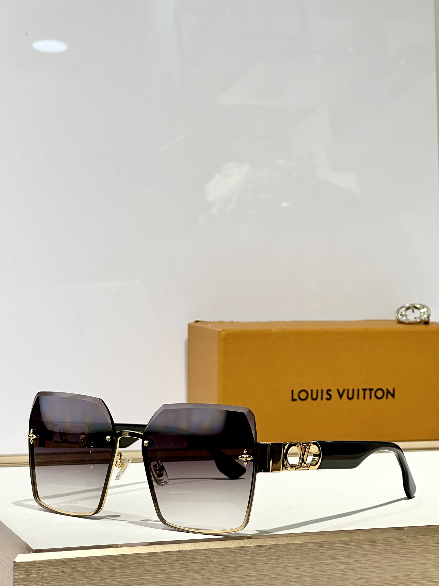  LOUIS VUITTO* 
MODEL：Z1723E
SIZE：57口17-145
