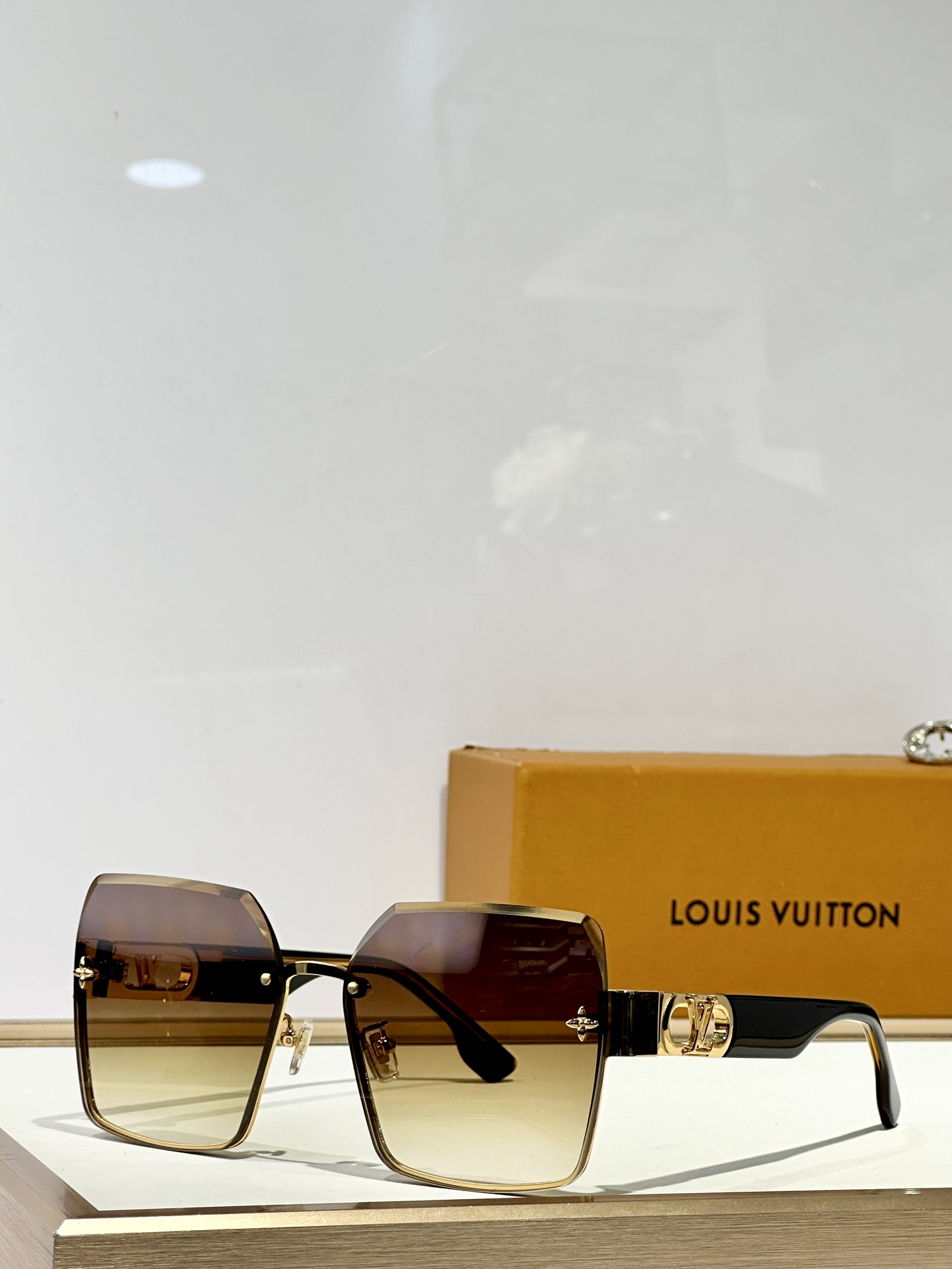  LOUIS VUITTO* 
MODEL：Z1723E
SIZE：57口17-145
