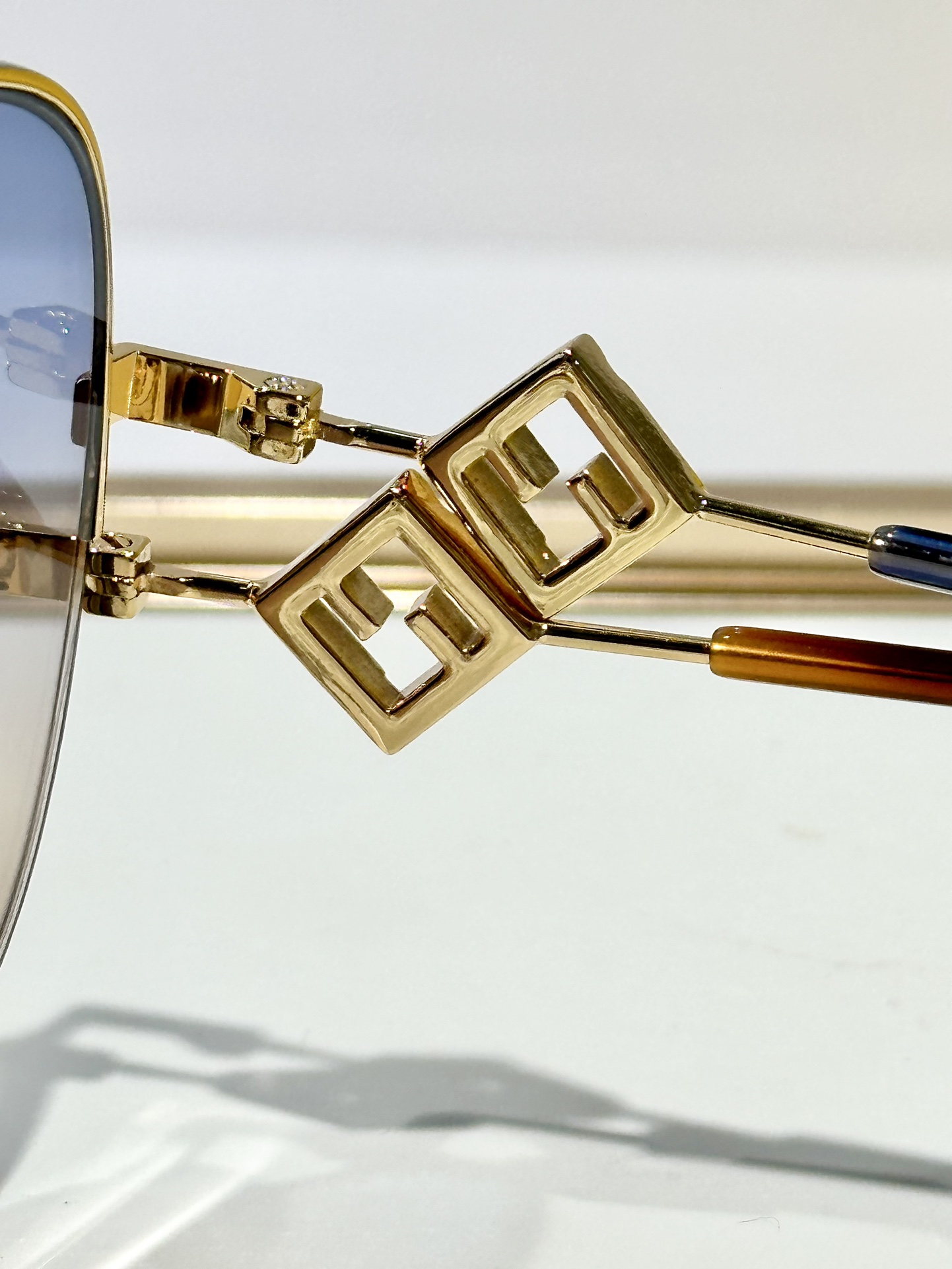  FENDI
MOD：FD8136
Size：55口19-145
