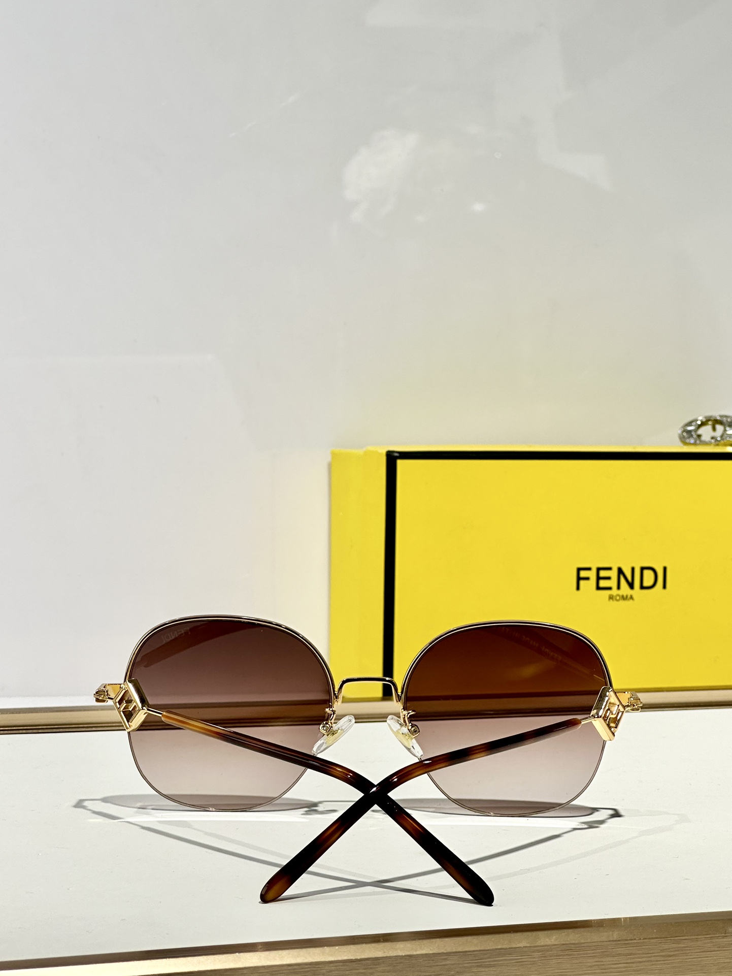  FENDI
MOD：FD8136
Size：55口19-145
