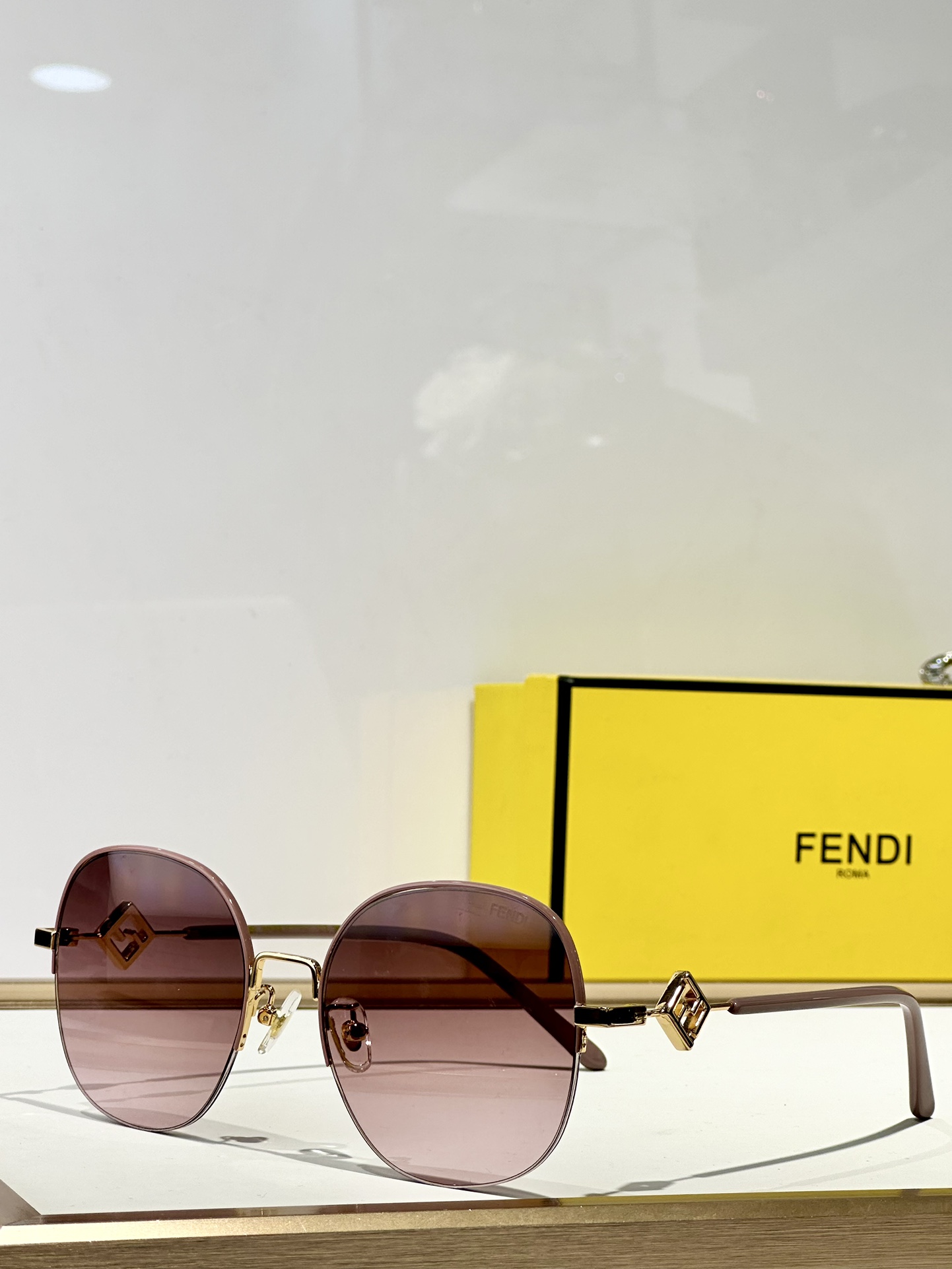  FENDI
MOD：FD8136
Size：55口19-145
