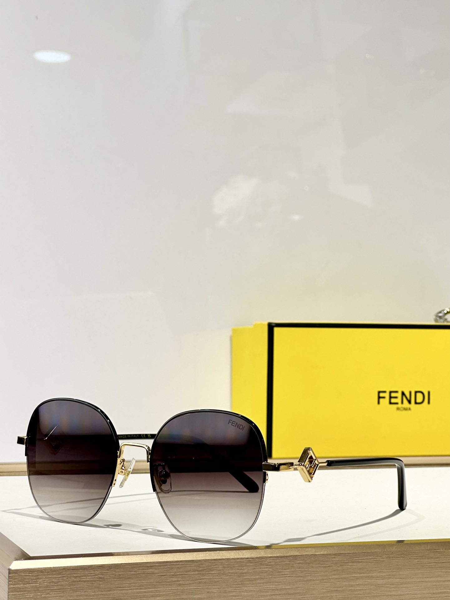  FENDI
MOD：FD8136
Size：55口19-145
