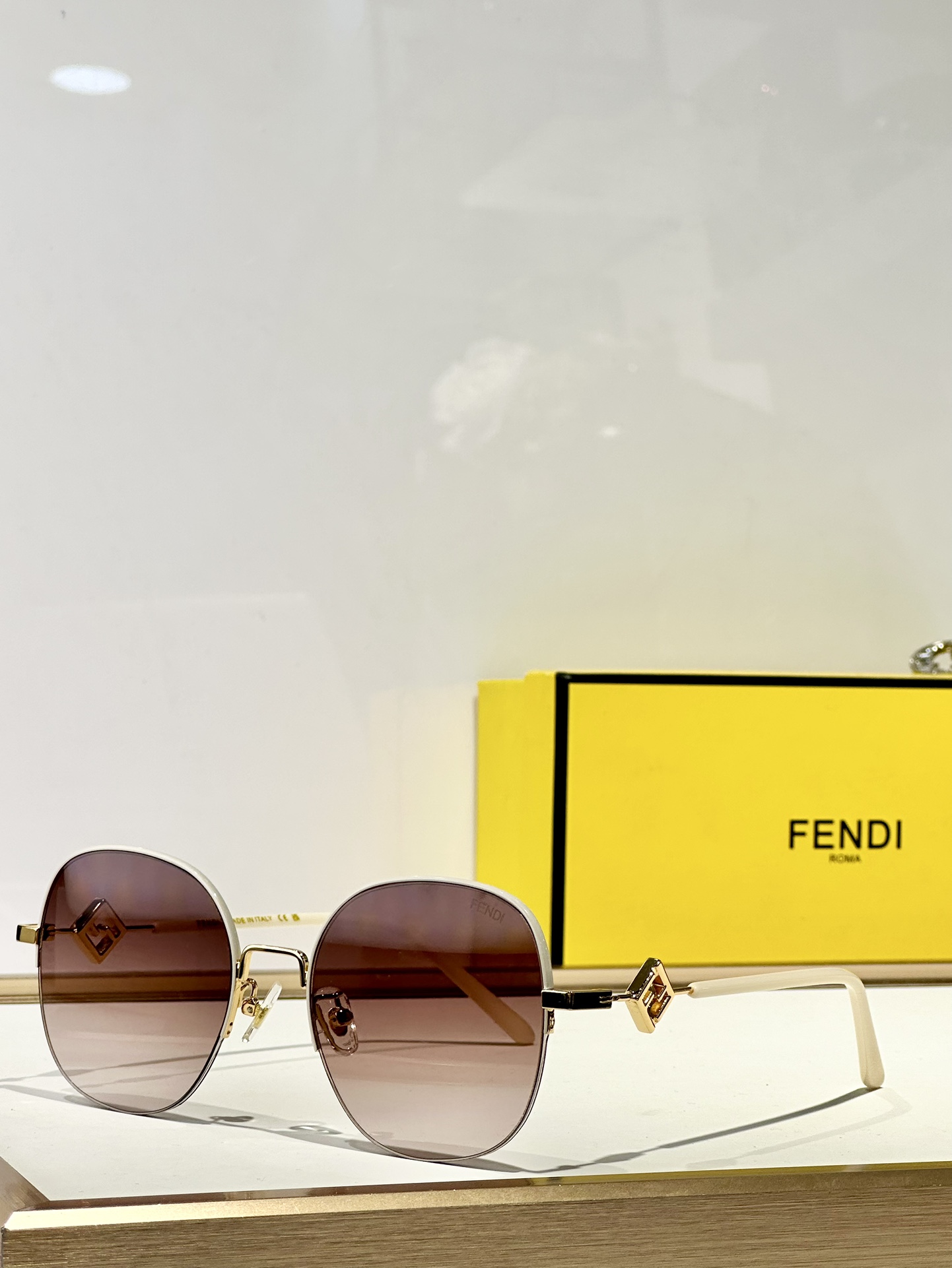  FENDI
MOD：FD8136
Size：55口19-145
