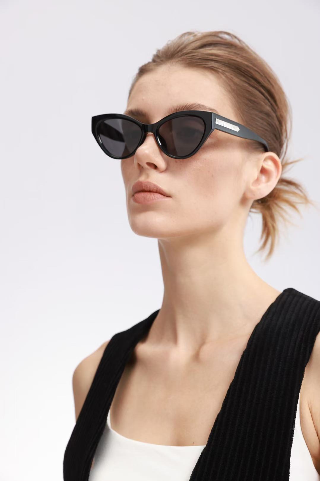  FENDI
MOD：FE40164U
Size：54口18-148
