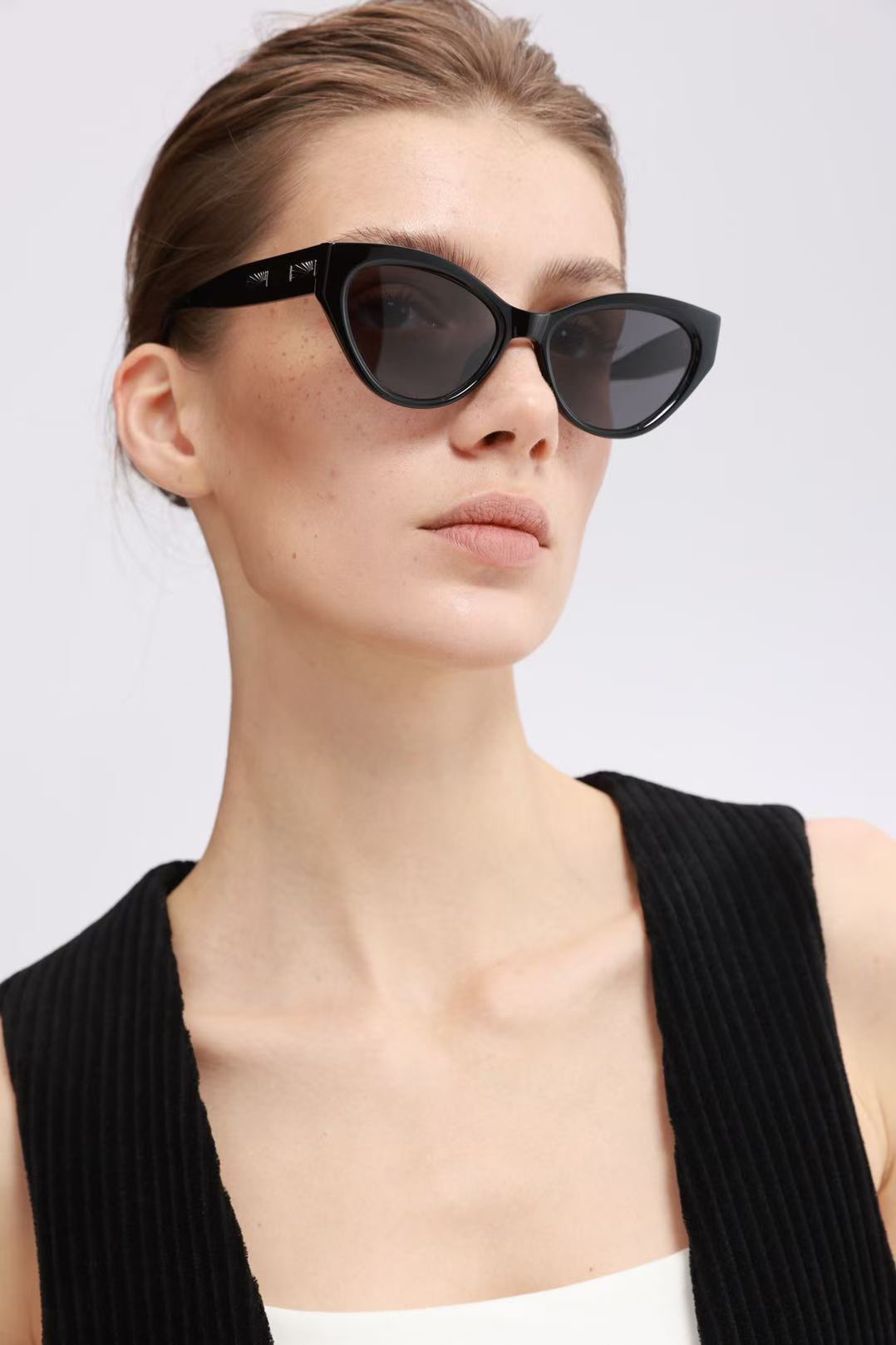  FENDI
MOD：FE40164U
Size：54口18-148
