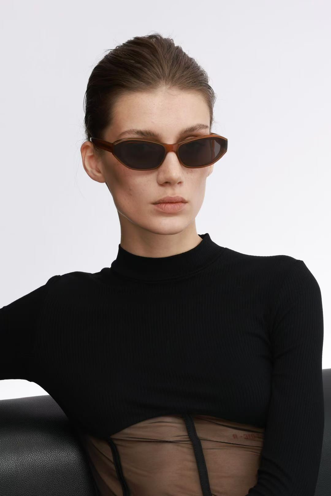  FENDI
MOD：FE40164U
Size：54口18-148
