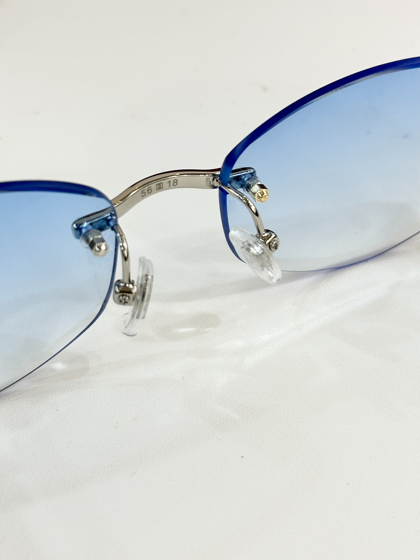  Cartie*
MODEL：CT0650S 
SIZE 56口18-142
