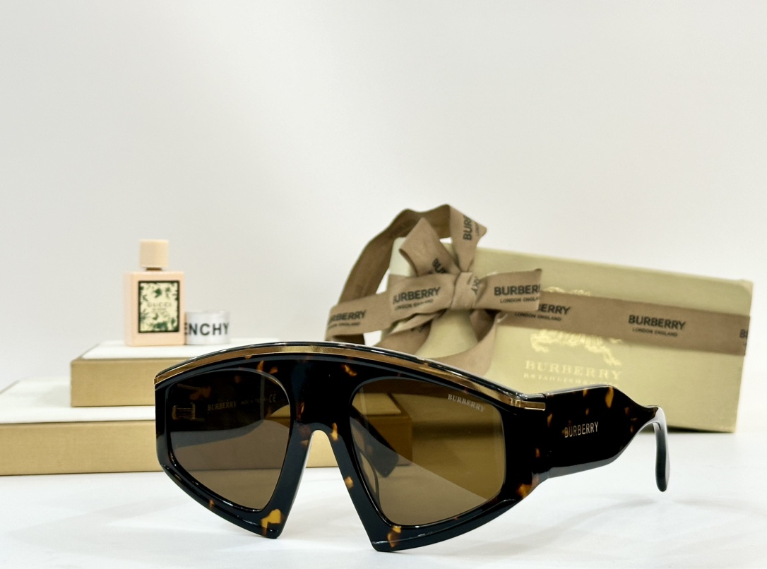  BURBERR
MODEL：B4353
SIZE：56口22-135
