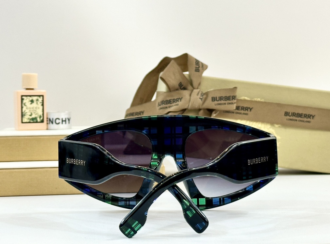 BURBERR
MODEL：B4353
SIZE：56口22-135
