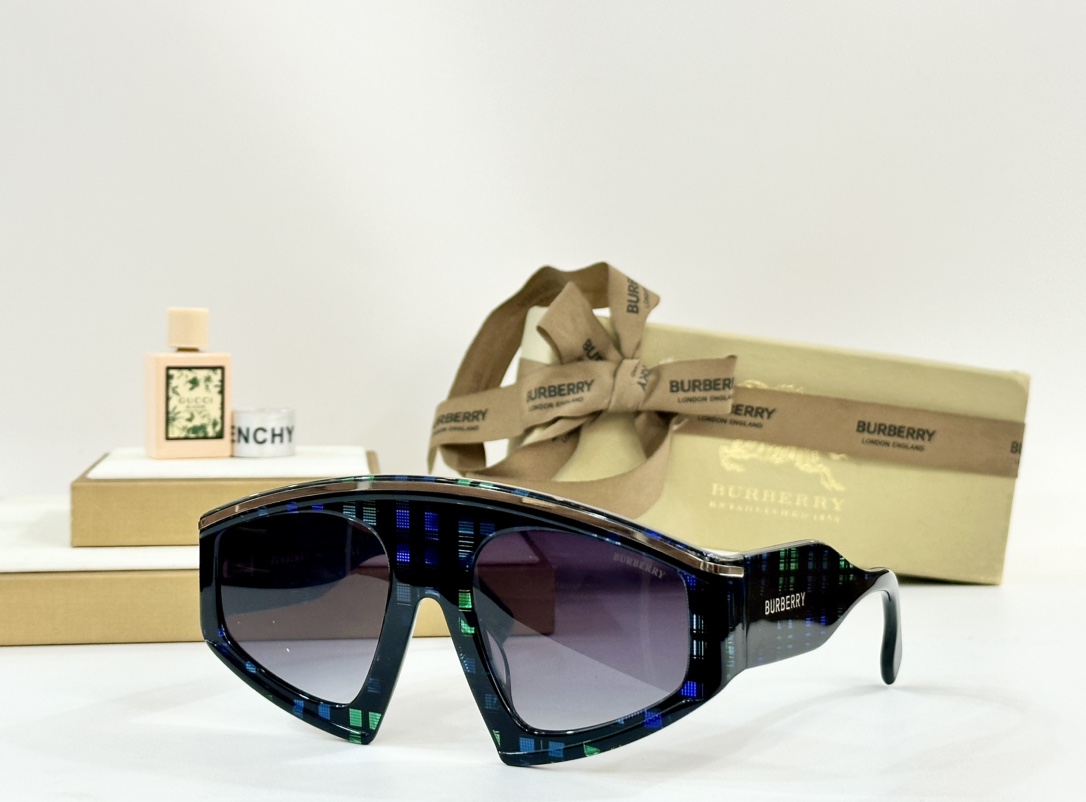  BURBERR
MODEL：B4353
SIZE：56口22-135
