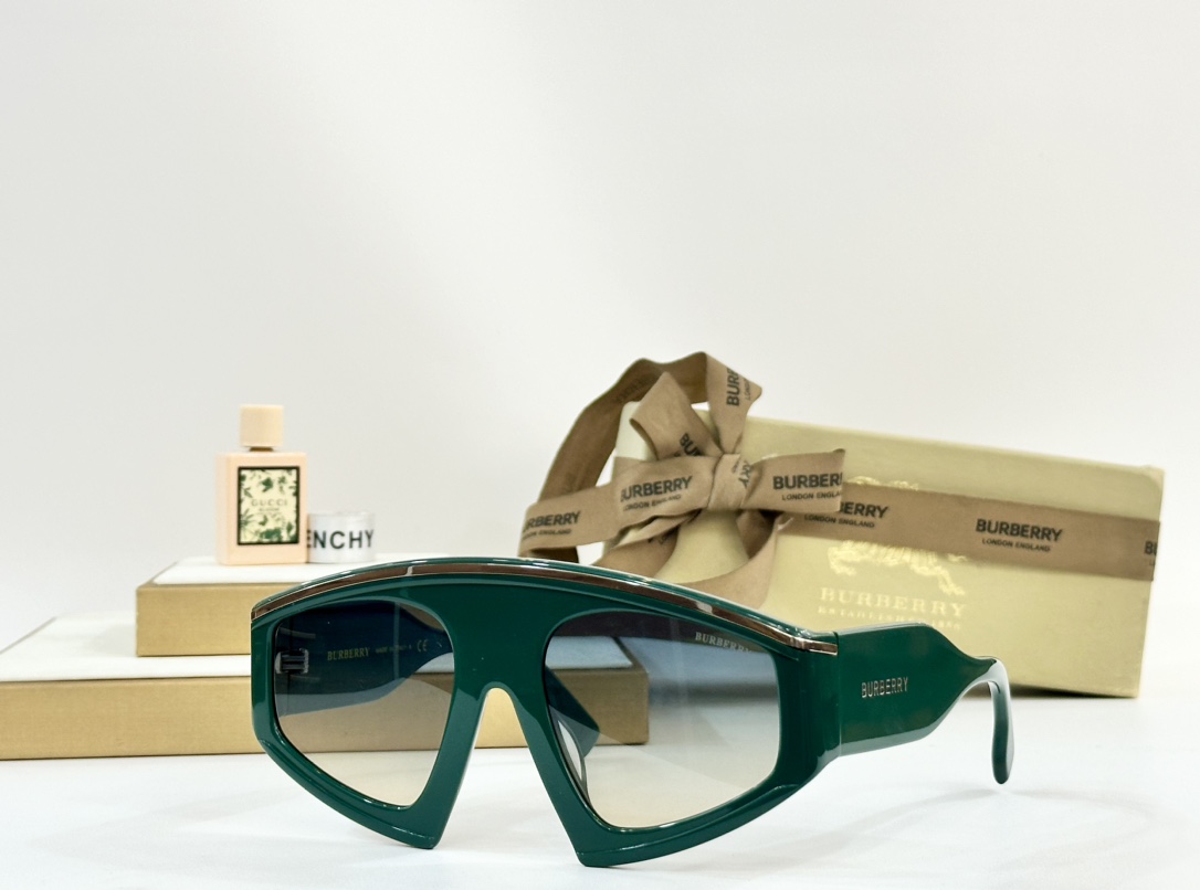  BURBERR
MODEL：B4353
SIZE：56口22-135
