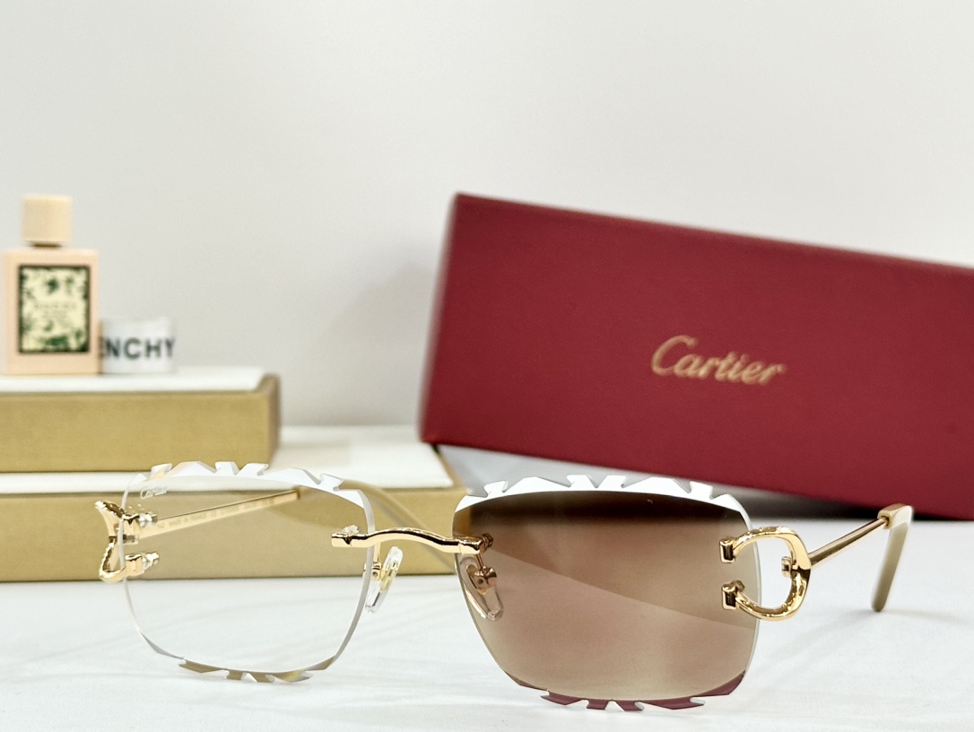 Cartier
MODEL：CT0595S

变色