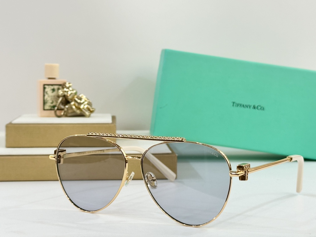 TIFFANY&Co.
MODEL：TF5019
SIZE：61口12-145
