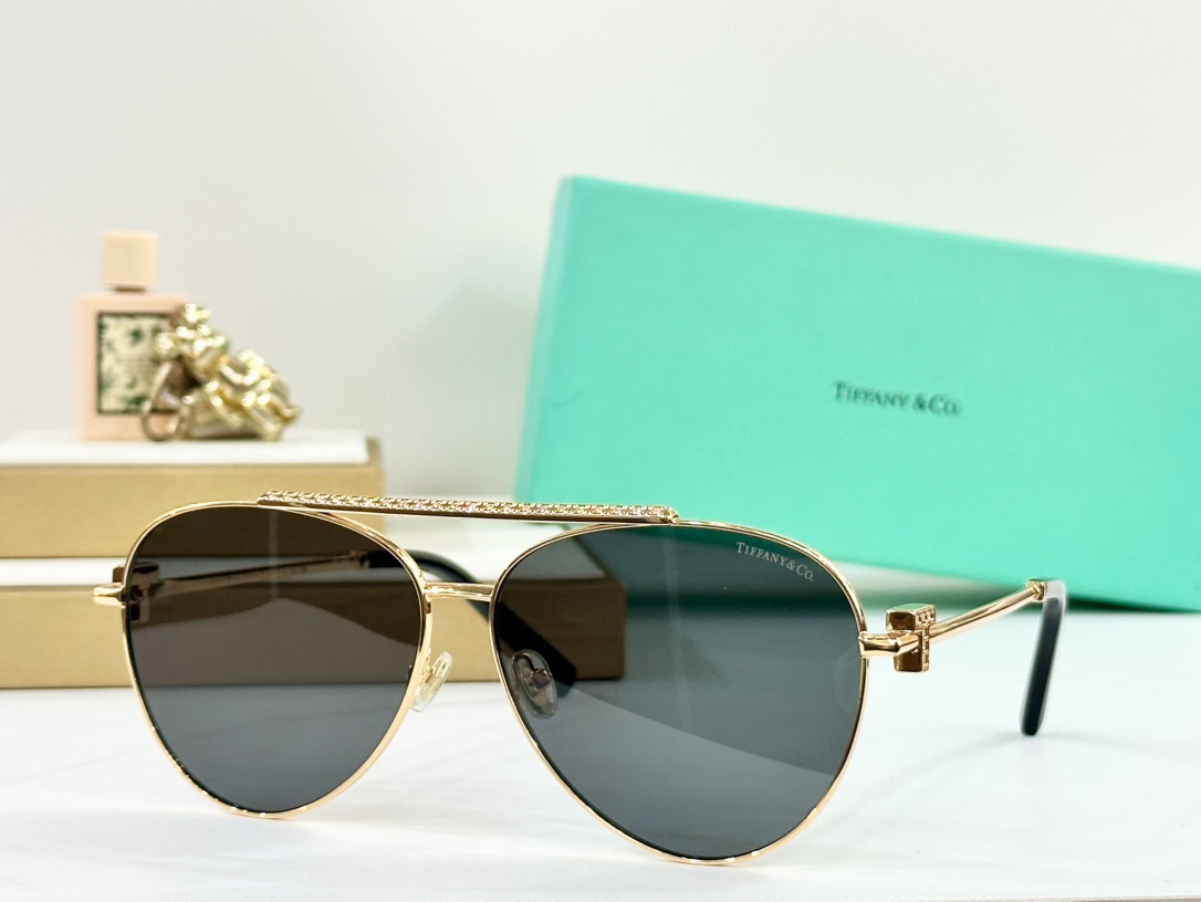 TIFFANY&Co.
MODEL：TF5019
SIZE：61口12-145
