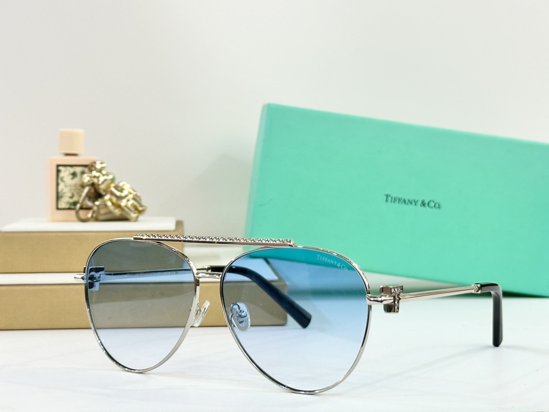 TIFFANY&Co.
MODEL：TF5019
SIZE：61口12-145
