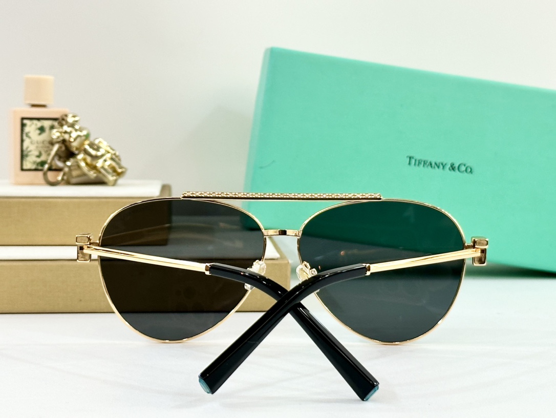 TIFFANY&Co.
MODEL：TF5019
SIZE：61口12-145
