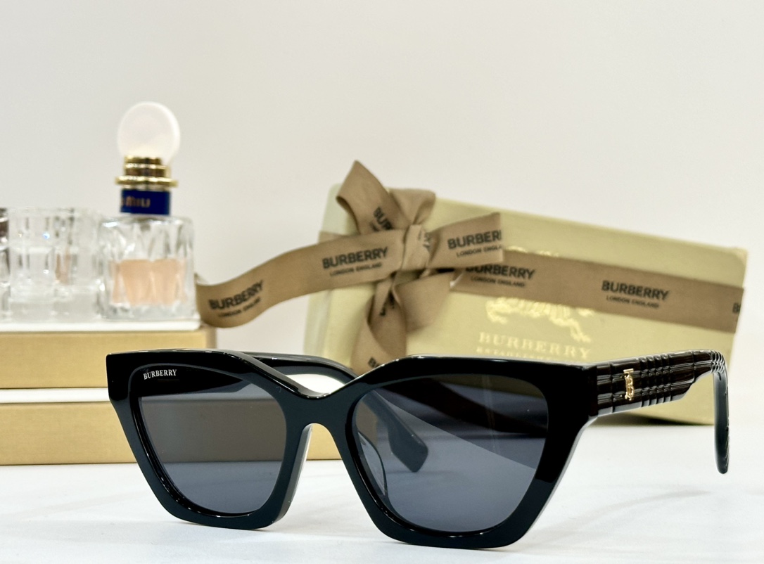  BURBERRY
MOD：BE6012
Size：55口18 145
