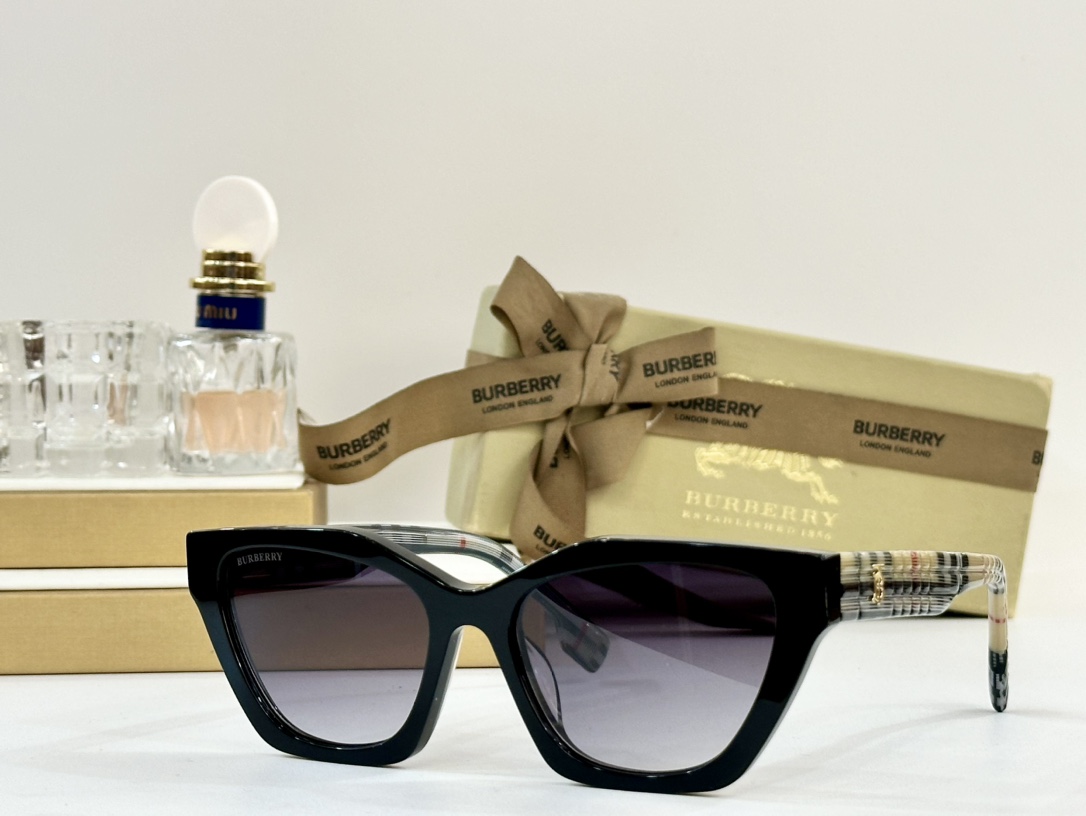 BURBERRY
MOD：BE6012
Size：55口18 145
