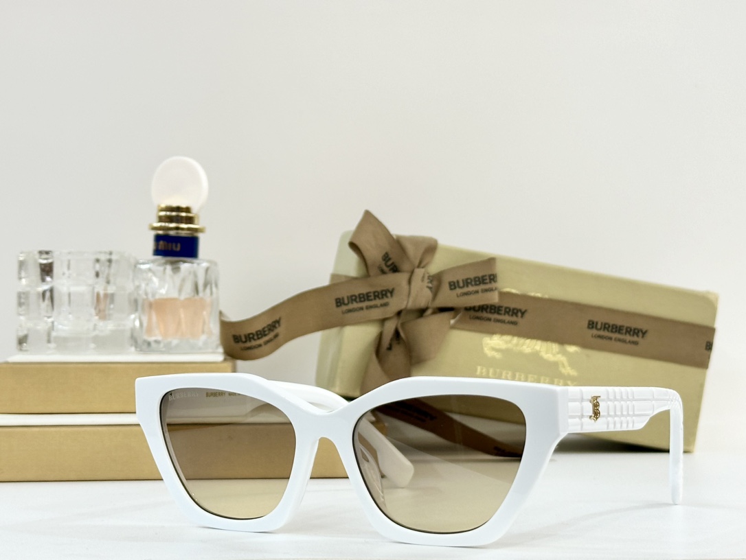  BURBERRY
MOD：BE6012
Size：55口18 145
