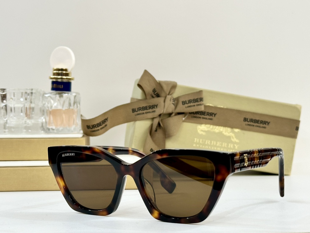  BURBERRY
MOD：BE6012
Size：55口18 145
