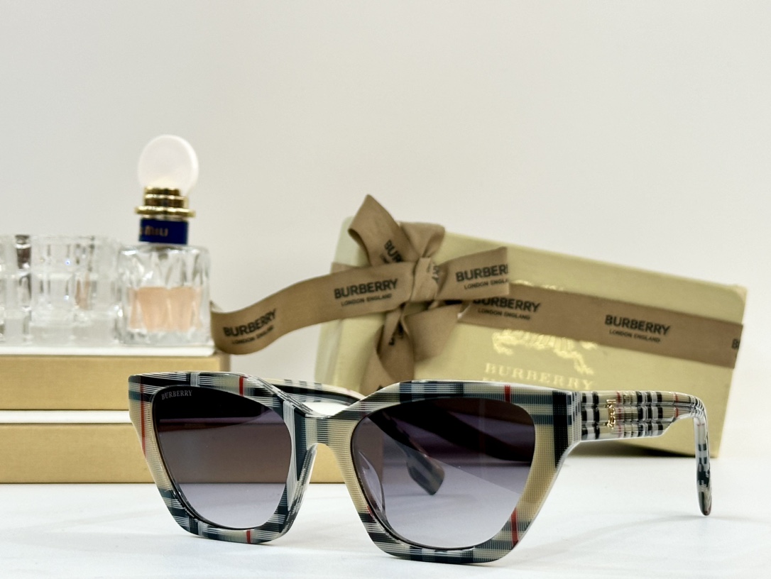  BURBERRY
MOD：BE6012
Size：55口18 145
