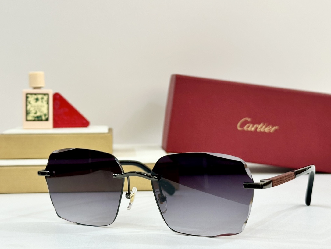  Cartier
MOD：CT0483S
Size：59口18 140
