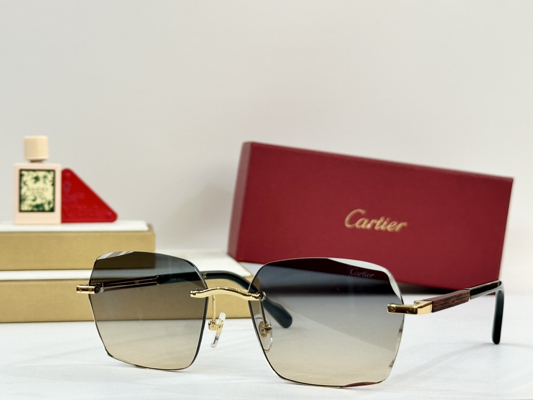  Cartier
MOD：CT0483S
Size：59口18 140

