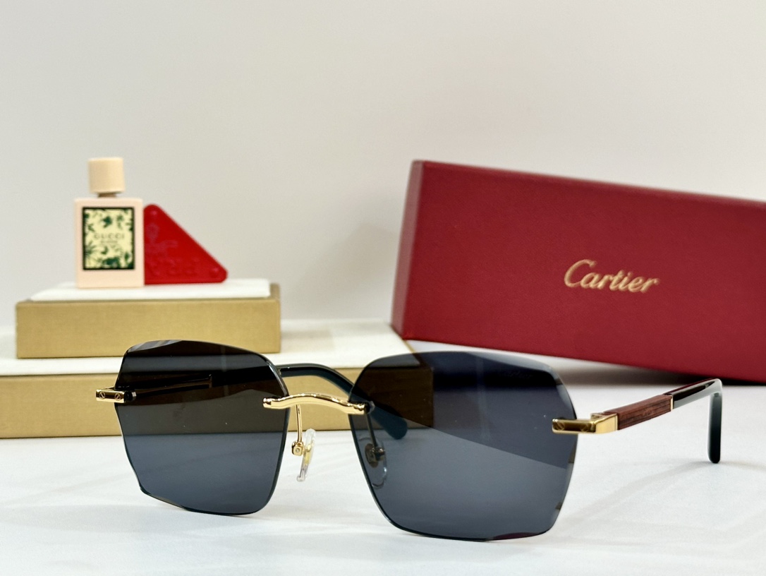  Cartier
MOD：CT0483S
Size：59口18 140
