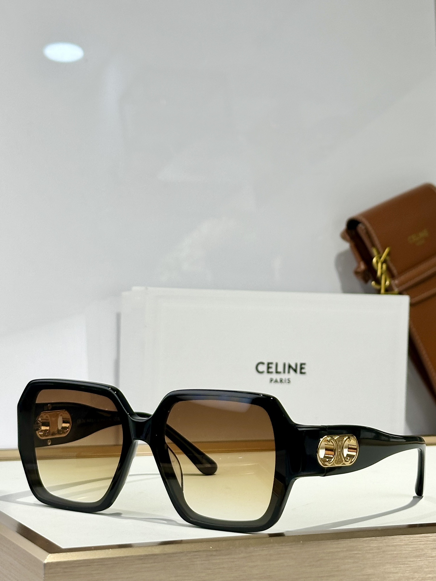  CELINE PARIS
MOD：CL40251U
Size：61口16 140

